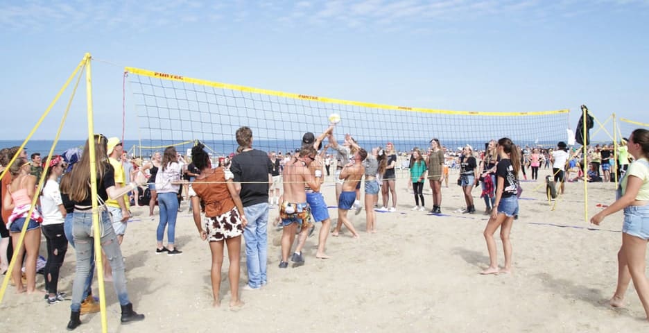 Beach volleybal op het strand Den Haag